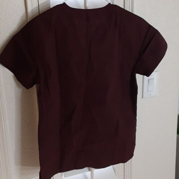 Dickies Men's EDS Signature V-neck Scrub Top, Sz Small, color Wine, NWOT - Picture 9 of 9